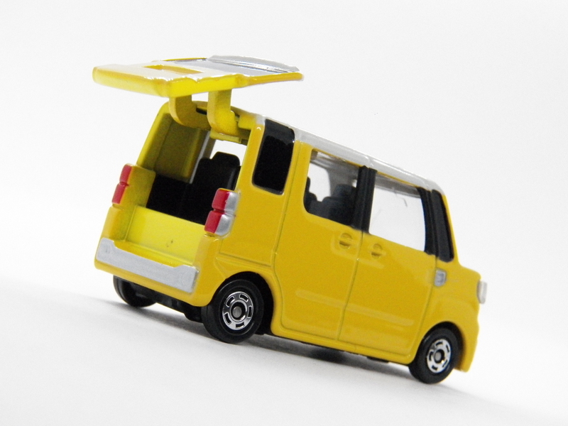 Illustration for article titled HWEP with Noodles - Tomica Daihatsu Wake